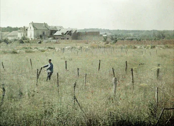 A French officer inspects the barbed wire around French positions, Soissons, Aisne, France, 1917